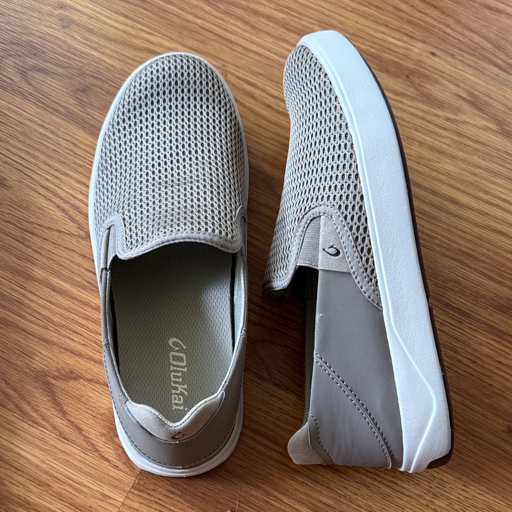 NWT OluKai Lae'ahi Slip-on Shoes tan light brown